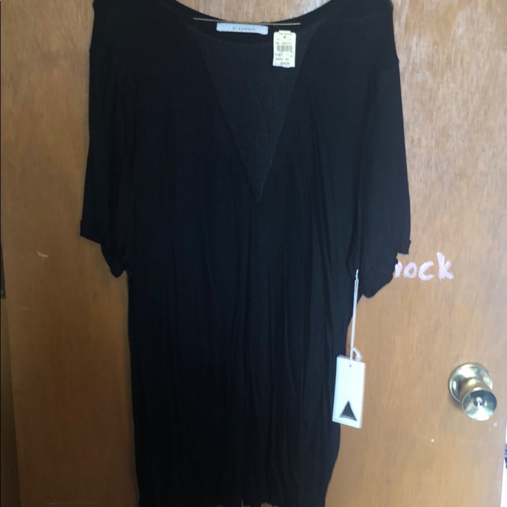 Top with deep V mesh.